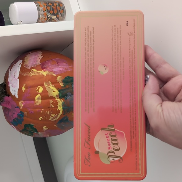 Original too faced peach palette - Picture 3 of 3